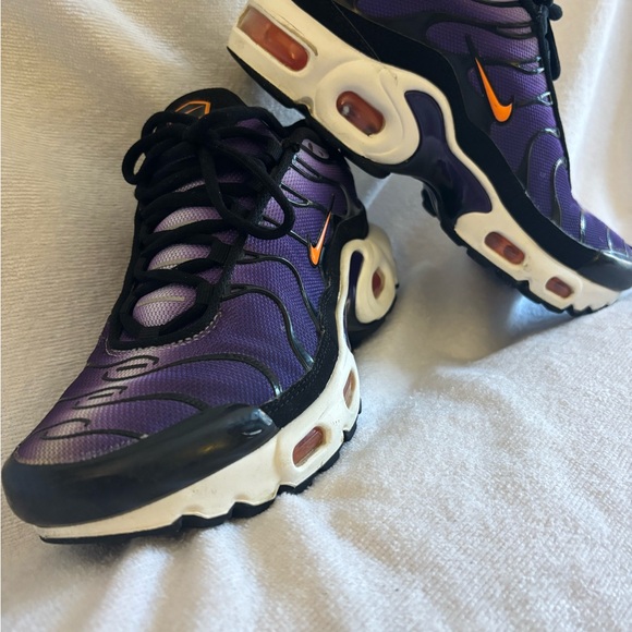 Women’s Nike tennis shoes - Picture 3 of 4